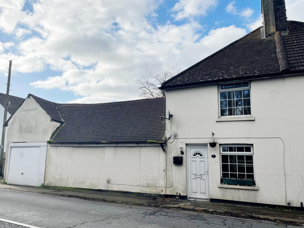Lot: 116 - FOUR-BEDROOM COTTAGE FOR INVESTMENT -